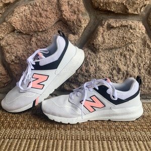 Ladies new balance 009 tennis shoes size 9.5